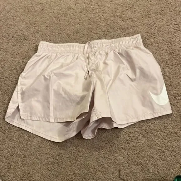 Nike xs pink shorts - Picture 2 of 5